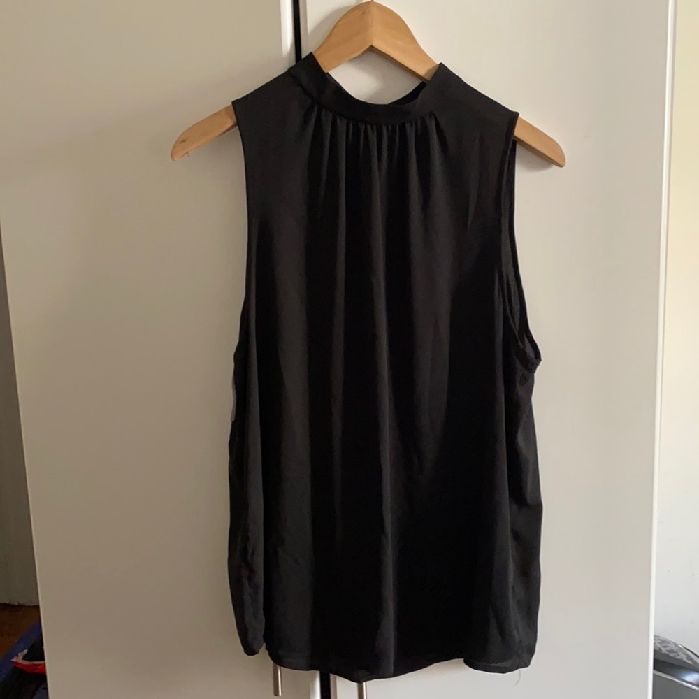 BNWT Aritzia Babaton Zetter sleeveless blouse sz L